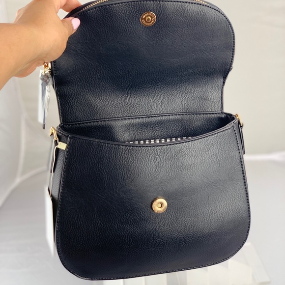 Faux Leather Classic  Black Crossbody Purse - Picture 6 of 8